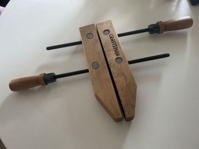 Wooden handscrew clamp