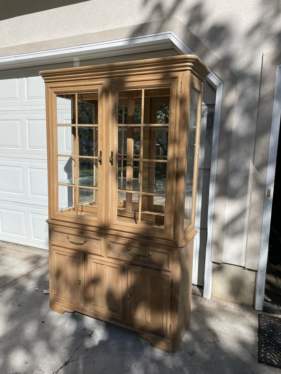 Hutch / Display Cabinet