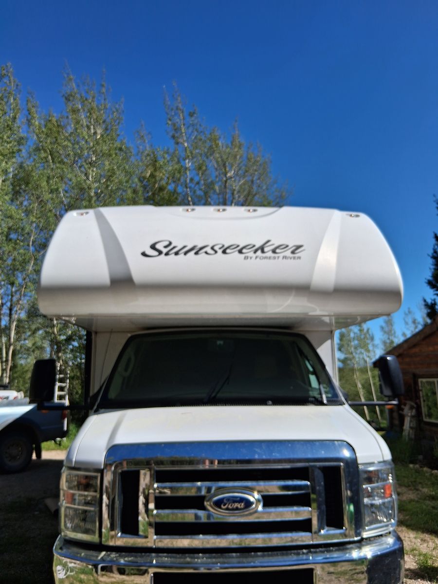 2016 Ford 2300 sunseeker forest river f 450