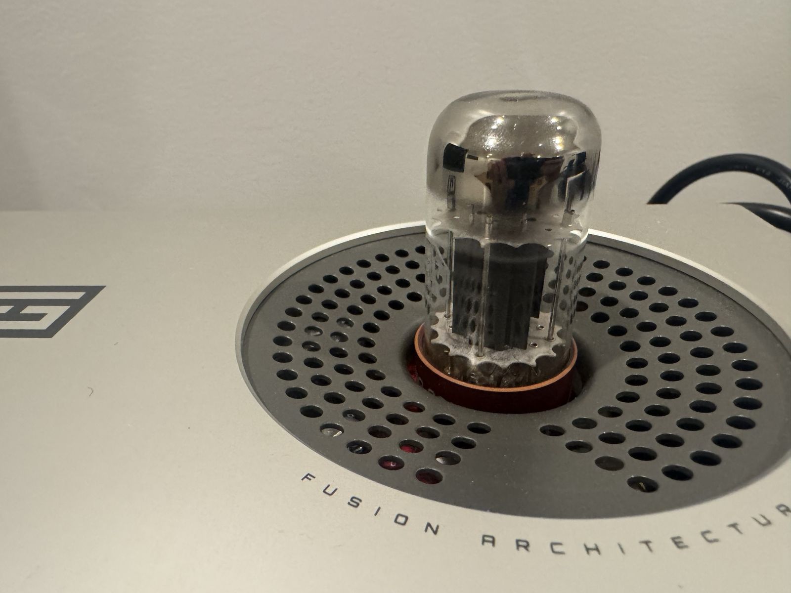 Schiit lyr Lyr+ Tube Hybrid Headphone Amplifier & Preamplifier - Silver
