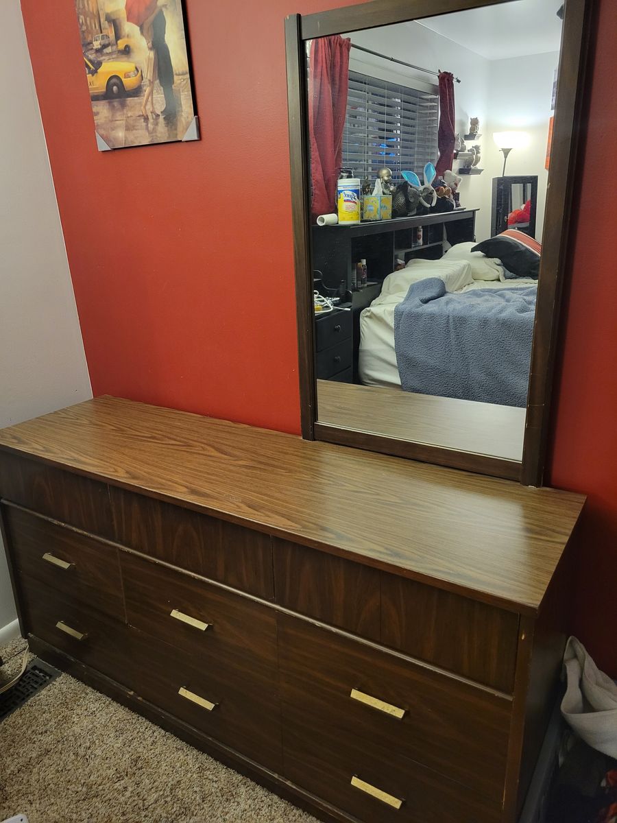 Vintage 9-Drawer Dresser w/ Mirror – Mid Century Style, Sturdy & Spacious Storage