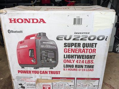 Honda EU2200i Super Quiet Inverter Generator - Lightweight 47.4 lbs, 8.1hr Run Time