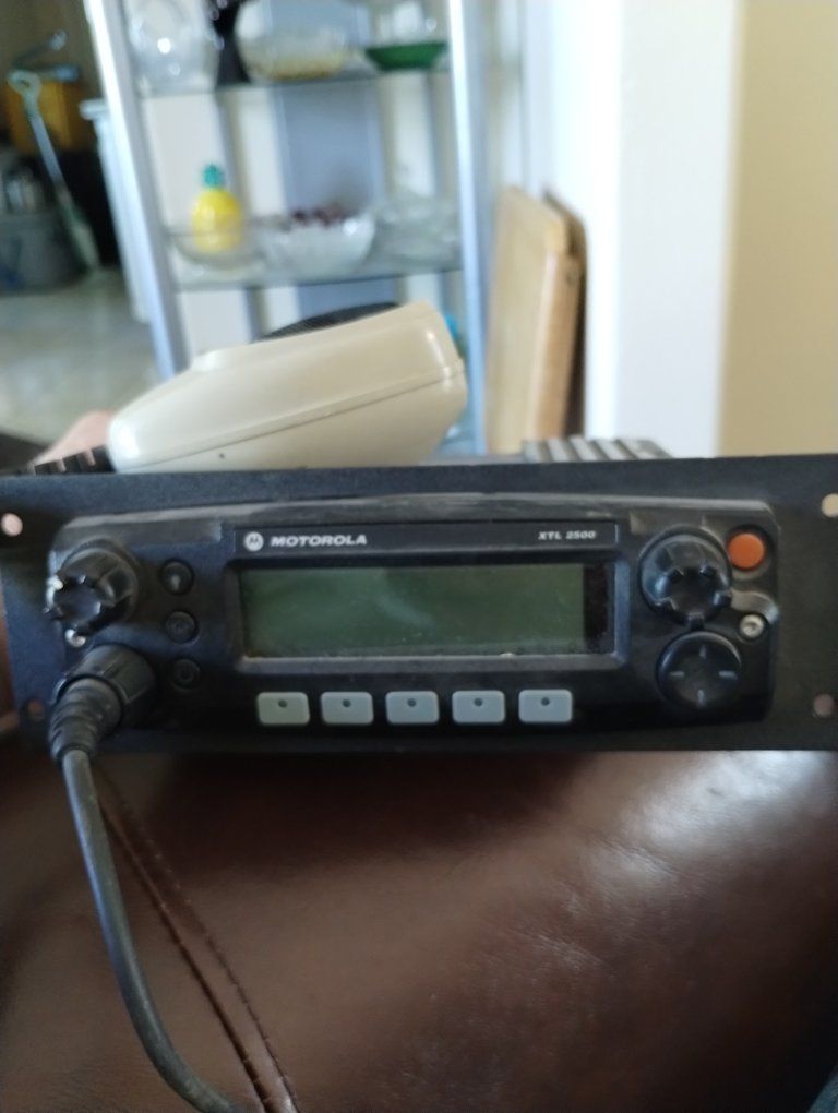 Motorola XTL 2500 Mobile Radio (M21URM9PW1AN) - Two-Way Communication System