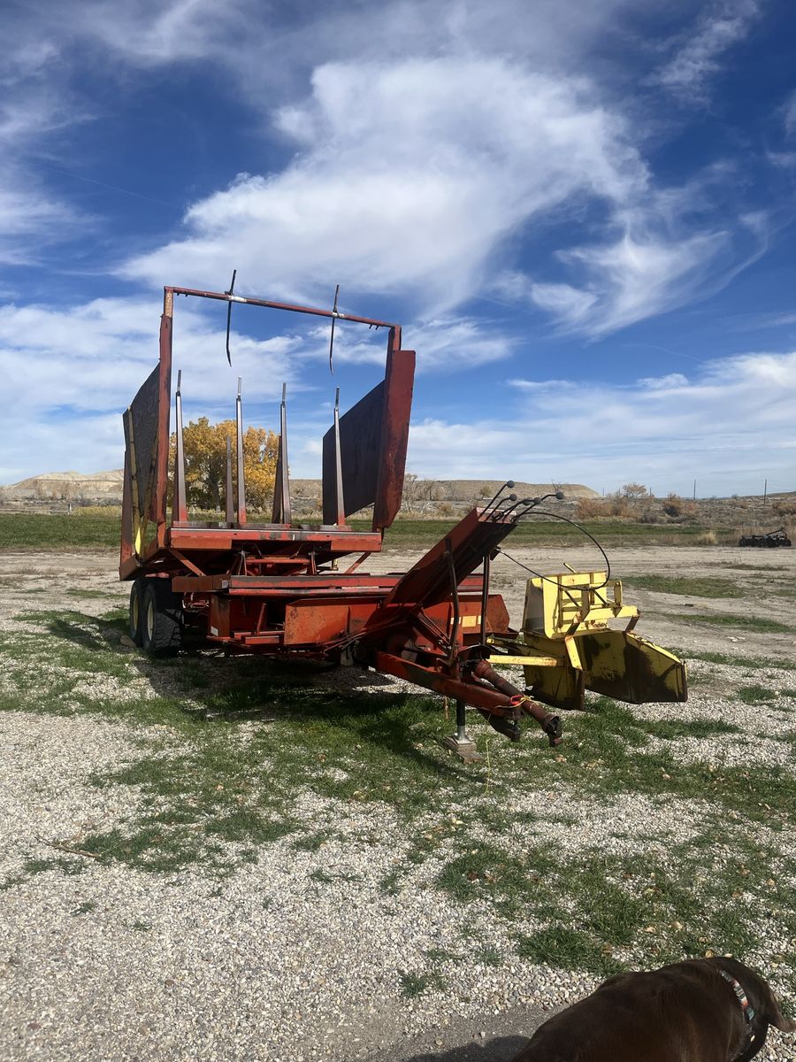 New Holland 1032 Bale Wagon/Harvester - Used Farm Equipment