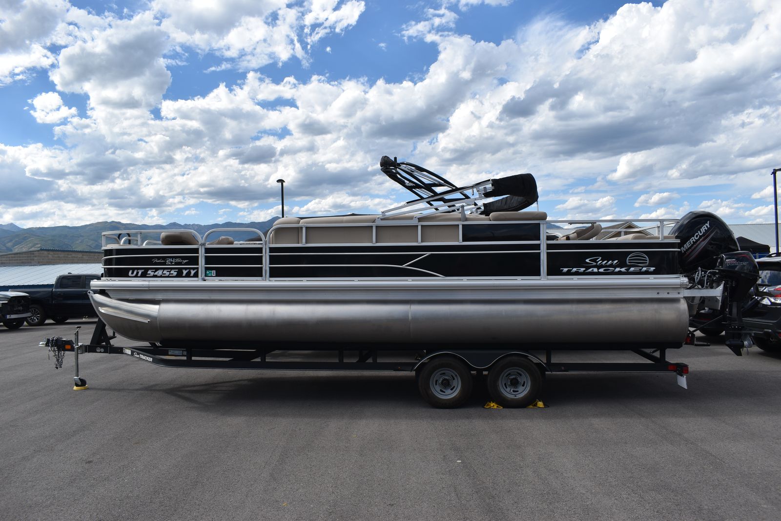 2017 Suntracker Fishing Barge 24 DLX Pontoon Boat With 150HP Mercury Engine 