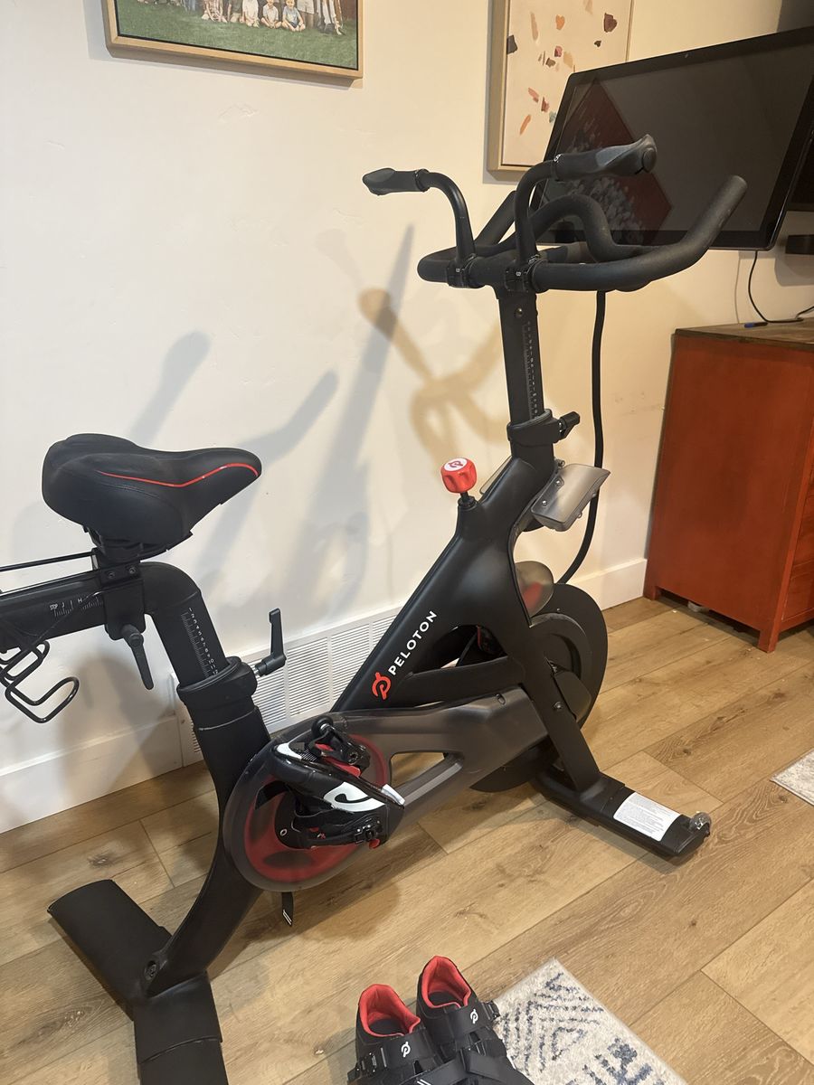 Like new Peloton Bike
