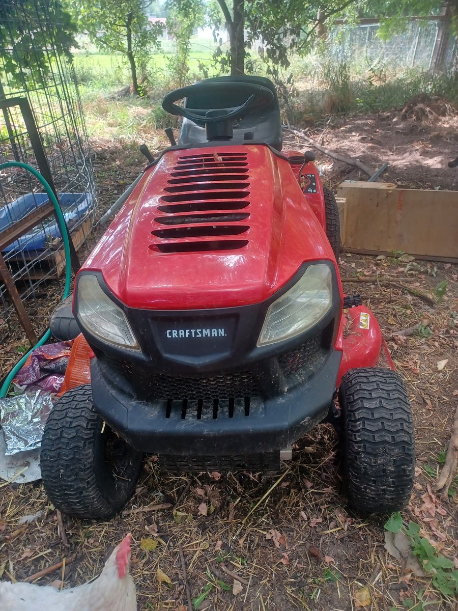Craftsman T110 Riding Lawn Mower Red Used