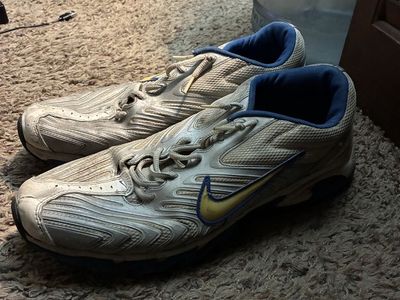 Nike Vintage Sneakers Shoes Men's Size 12 White Blue Yellow