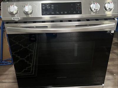 Samsung SELLING AS IS Only 3 burners working