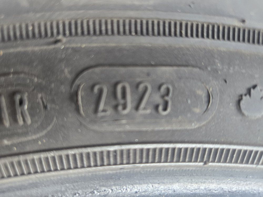 Main image 3