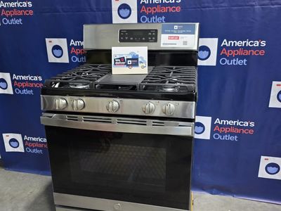 GE Gas Range - Gas Stove and Oven - 30 inch with center griddle