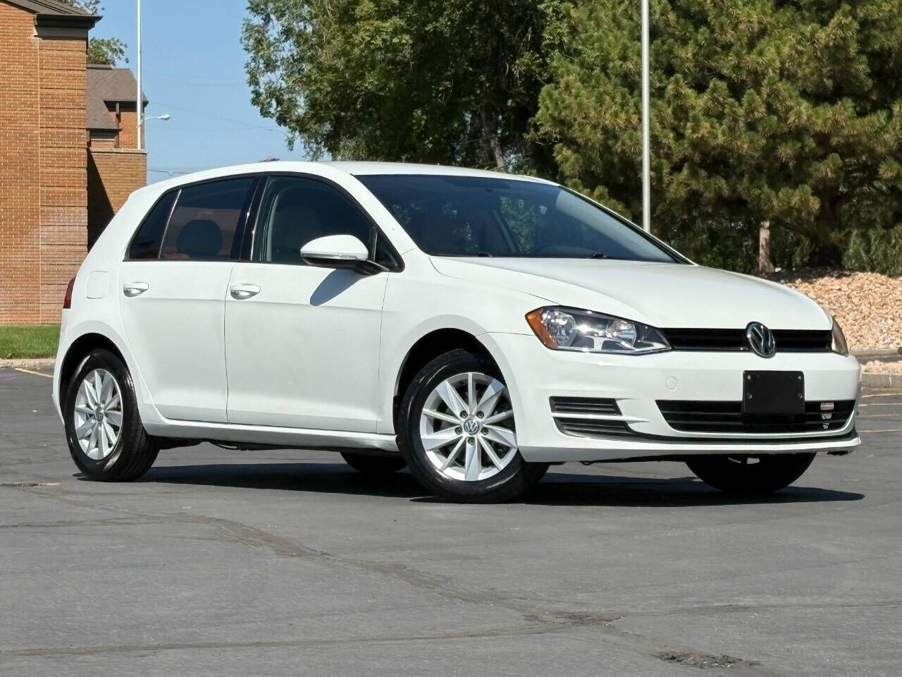 2016 Volkswagen Golf TSI S