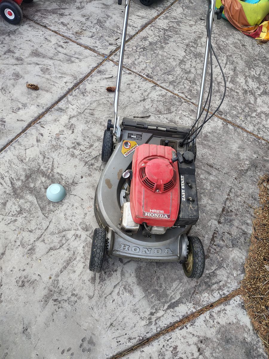 Honda HR216 Mower