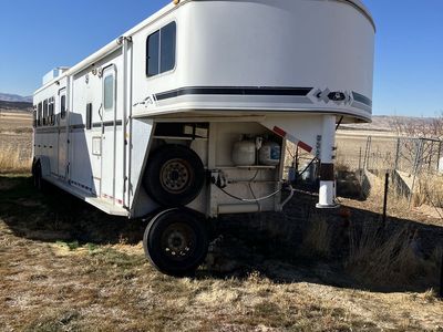2005 Logan 4 horse with living quarters