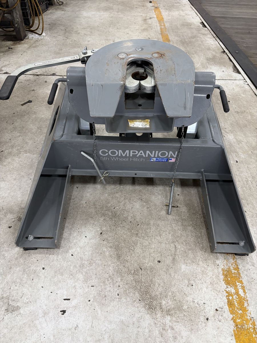 B&W Companion 5th Wheel Hitch