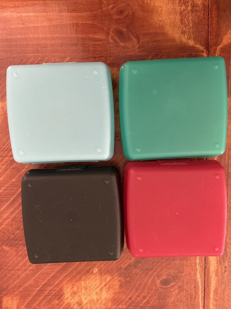 TUPPERWARE Sandwich Keeper