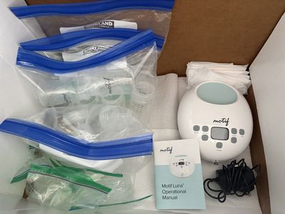 Motif Breast Pump with Extra Parts