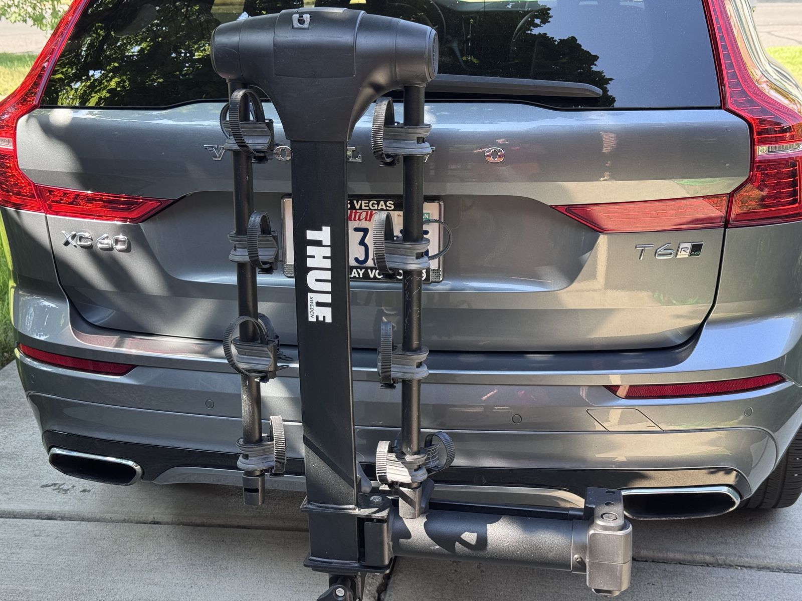 THULE Apex XT Swing Bike Rack for 2 inch hitch Holds 4 Bikes 