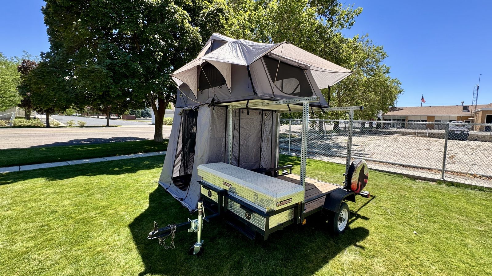Smittybilt Overlander GEN2 XL Rooftop Tent & Annex on 6'x8' Utility Trailer - Like New