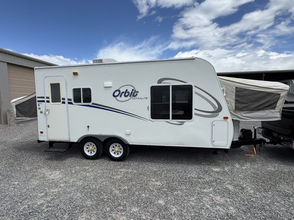 Clean Fleetwood Orbit ultralite Sleeps 8