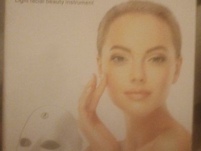 LED Light Facial Beauty Instrument Skin Rejuvenation Therapy Mask