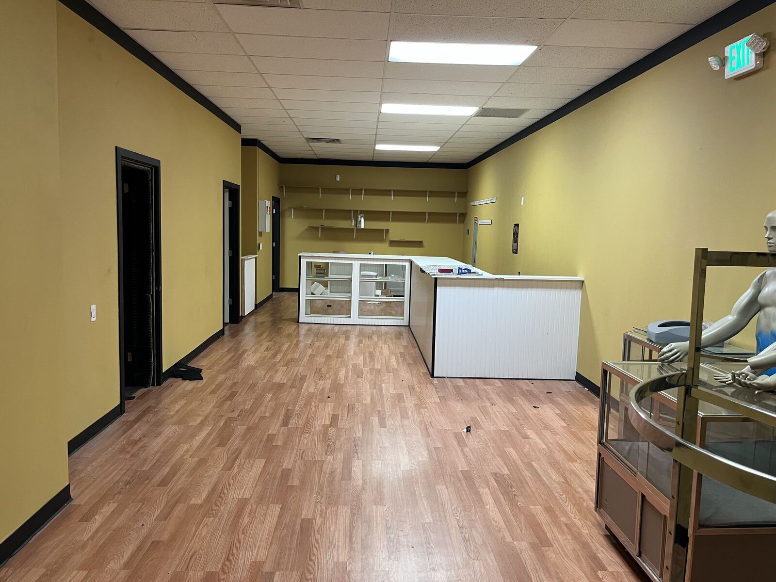 1,143 SF Commercial or Storage For Rent