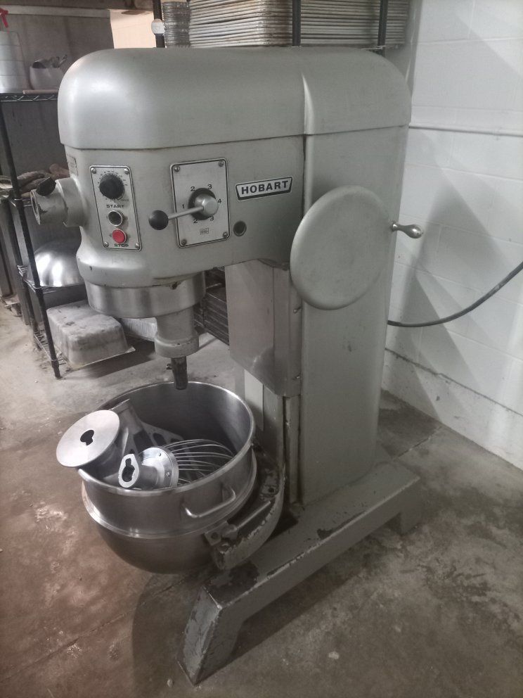 Hobart H600T Commercial 60 Qt Floor Dough Mixer 2 HP 230V 1-Phase With Attachments