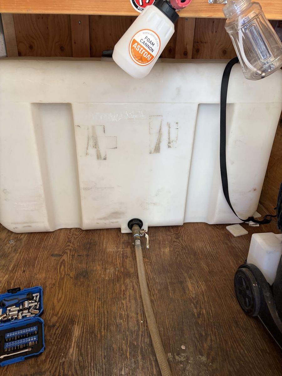 100 Gallon Water Tank
