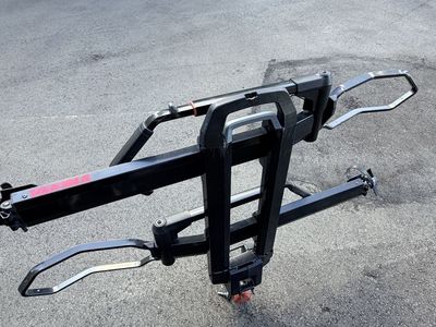 Yakima 2-Bike Hitch Rack - 2" Receiver, Locking Knob, Road/Mountain Bike Compatible