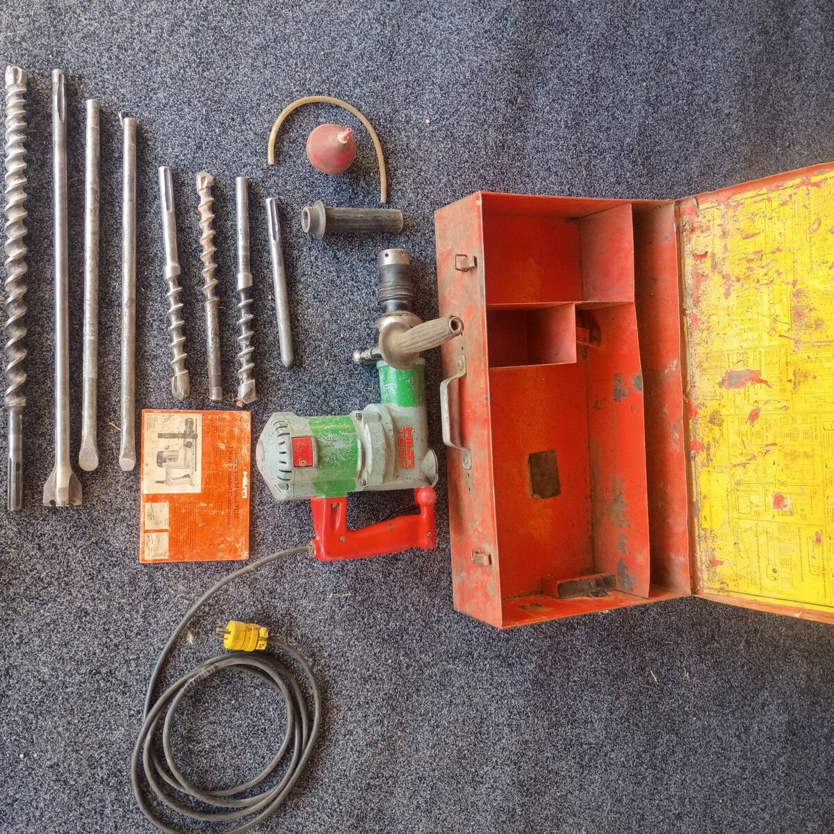 hilti TE60 hammer drill w/8 bits