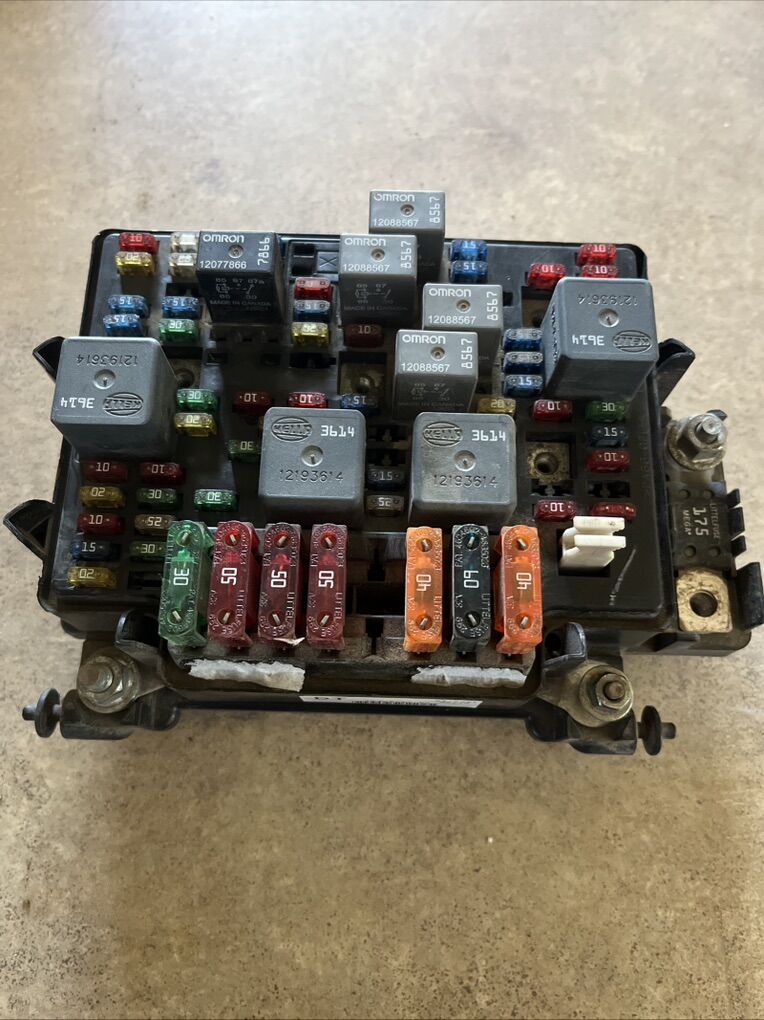 01-02 Silverado Sierra Duramax Engine Fuse Box