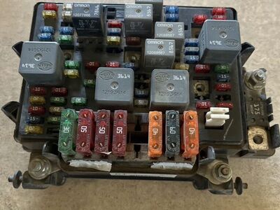 01-02 Silverado Sierra Duramax Engine Fuse Box