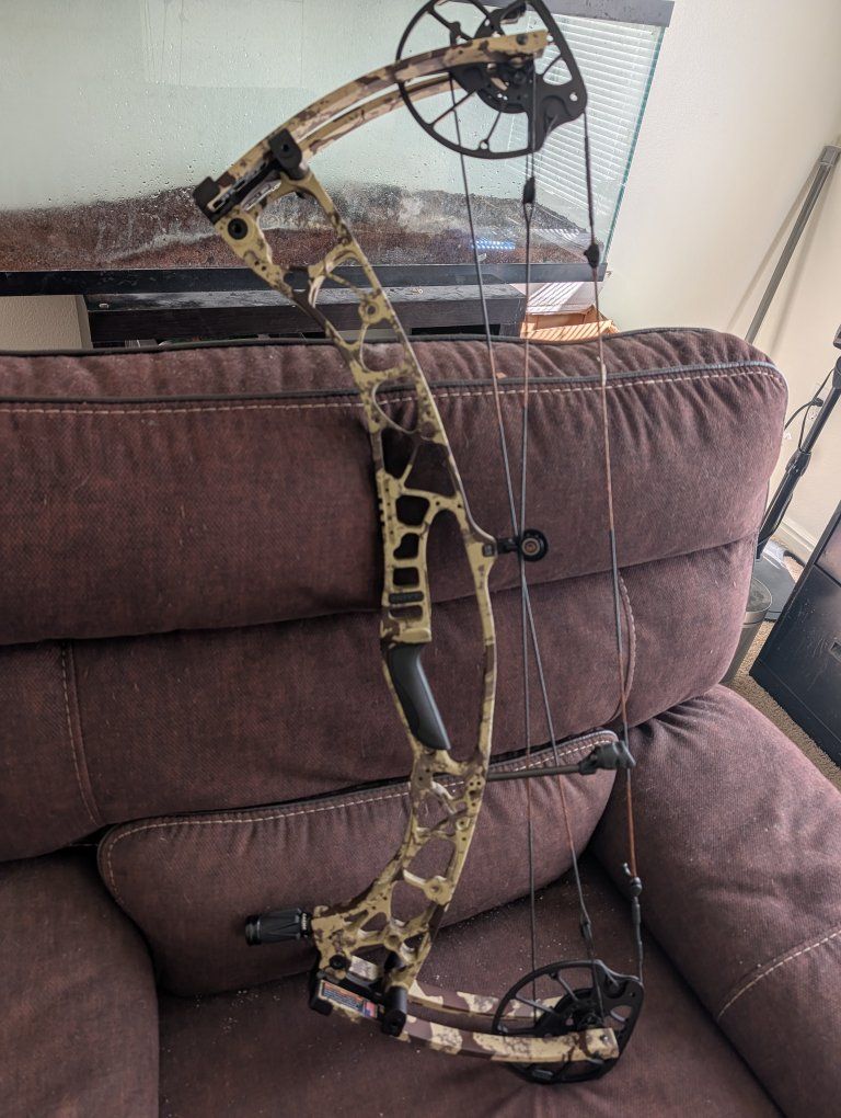 Hoyt Alpha AX-2 32
