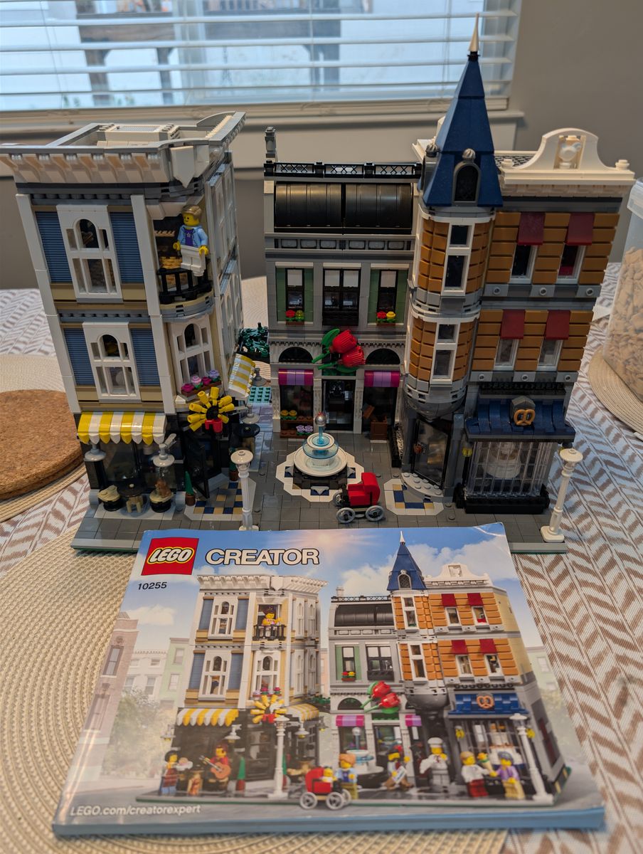 LEGO Assembly Square 10255 - USED