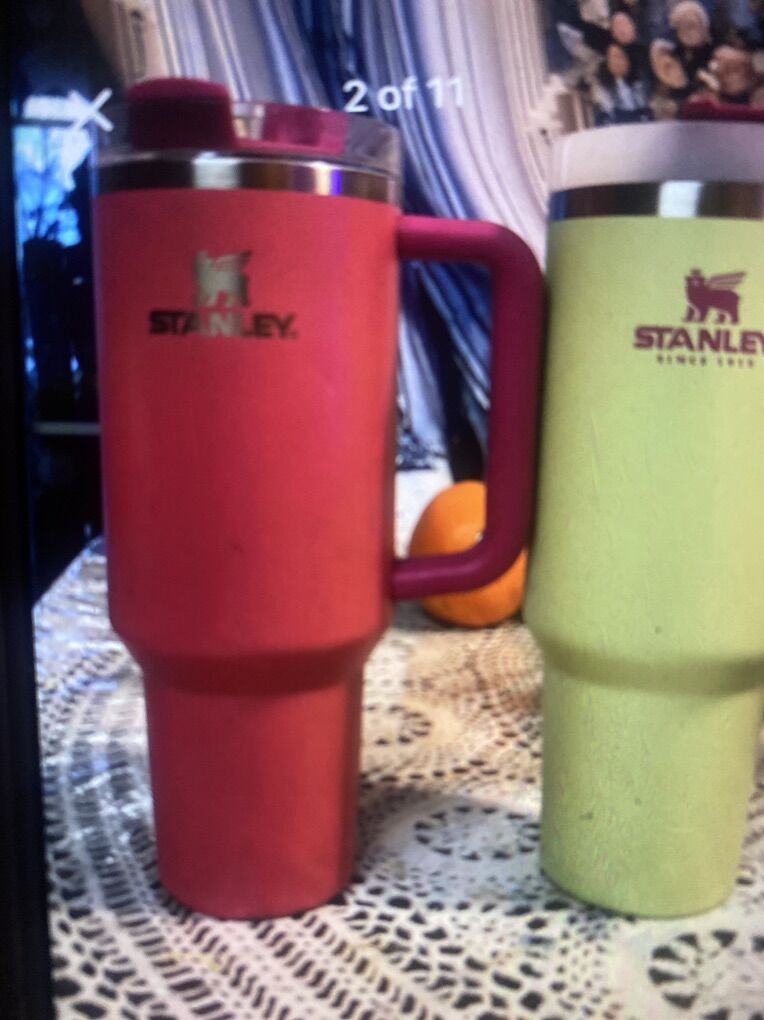 Thumblers  4 Colors  Like New 40oz