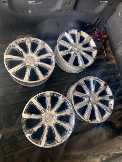 20" Chrome Wheels