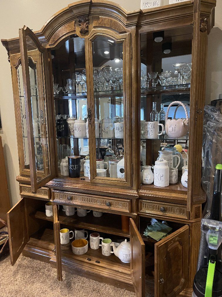 Beautiful China Cabinet Cupboard Perfect Confition