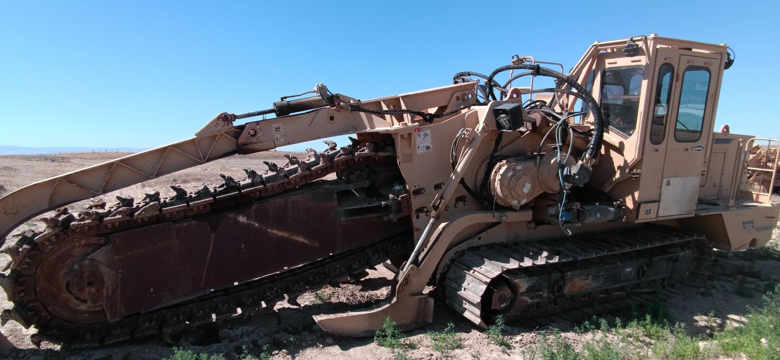 Rock saw, rock trencher, trencher