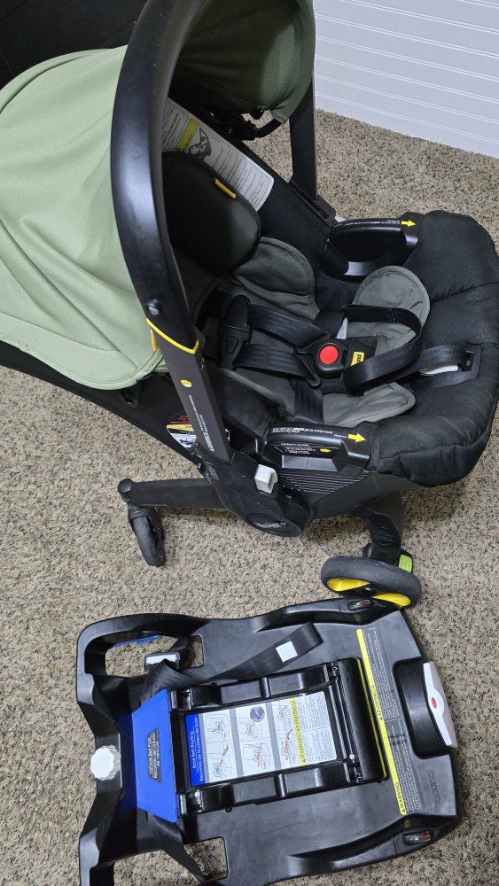 Desert Green Donna Carseat/Stroller and Base