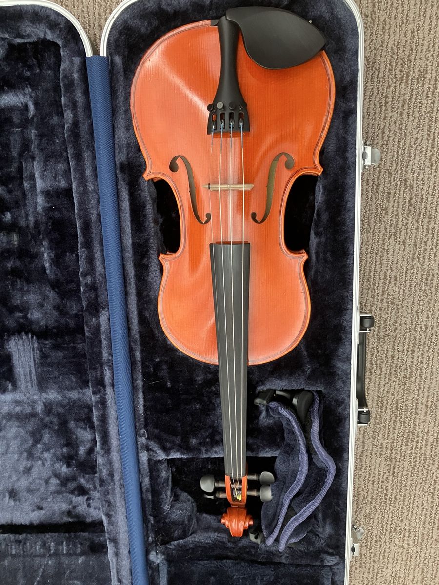 Student Violin with Bow and Hard Case