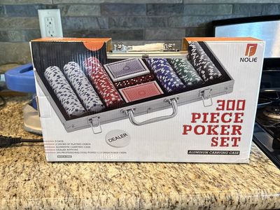 NOLIE 300-Piece Poker Set with 11.5g Chips, 2 Decks of Cards, Dice & Aluminum Carrying Case