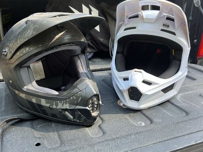 Dirt bike helmets ( fox v1 - hjc )