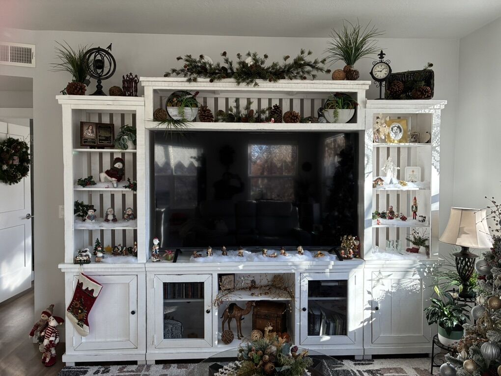 4-piece Entretainment Center