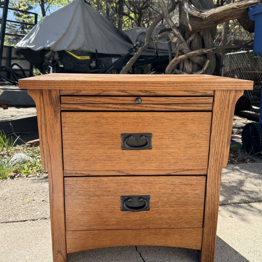 Beautiful Midcentury Modern Nightstand w/Pull Out Table