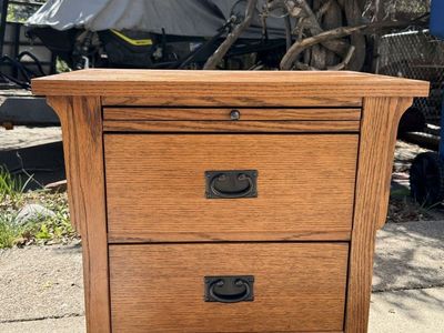 Beautiful Midcentury Modern Nightstand w/Pull Out Table