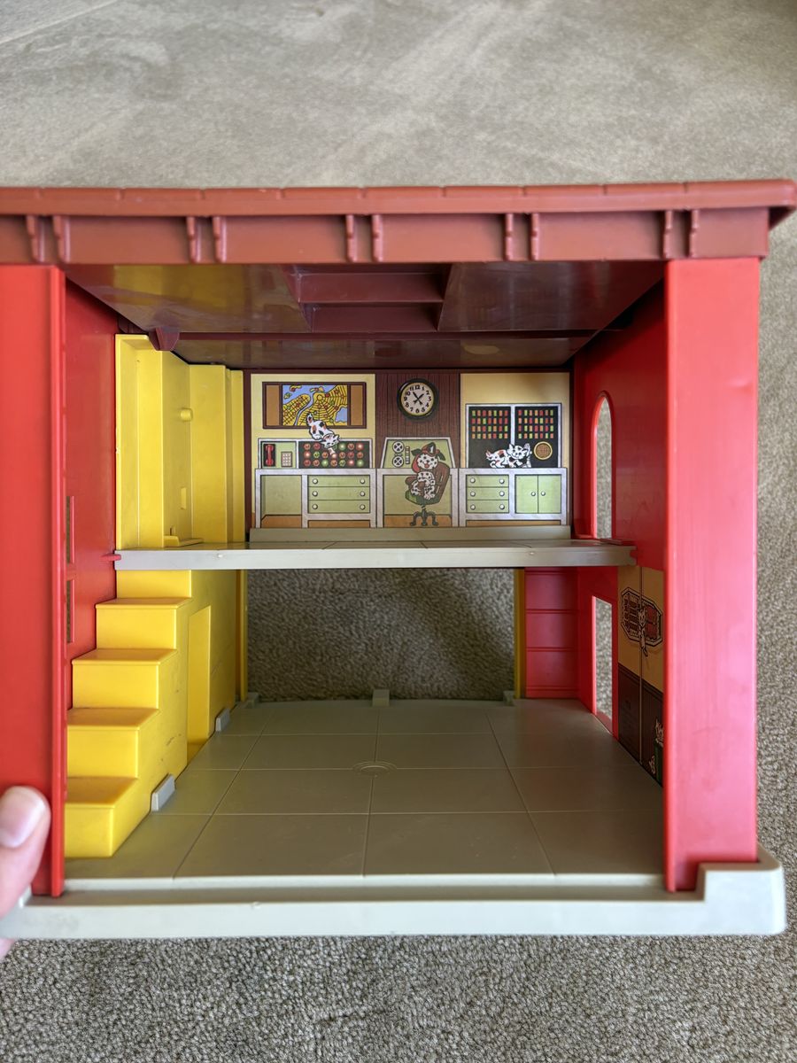 Main image 12