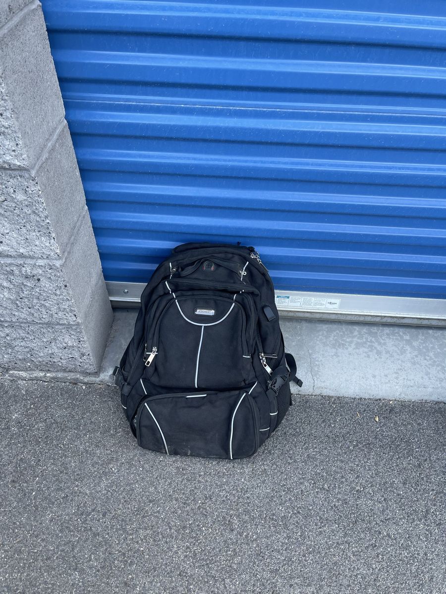 SwissGear Black Backpack with Insulated Compartment, Large Capacity