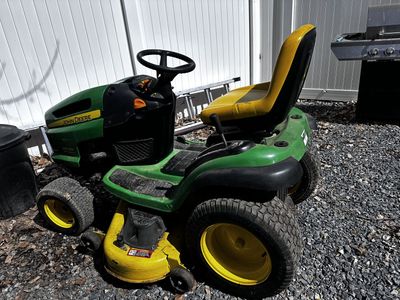 Joh deere Riding Lawnmower LA130