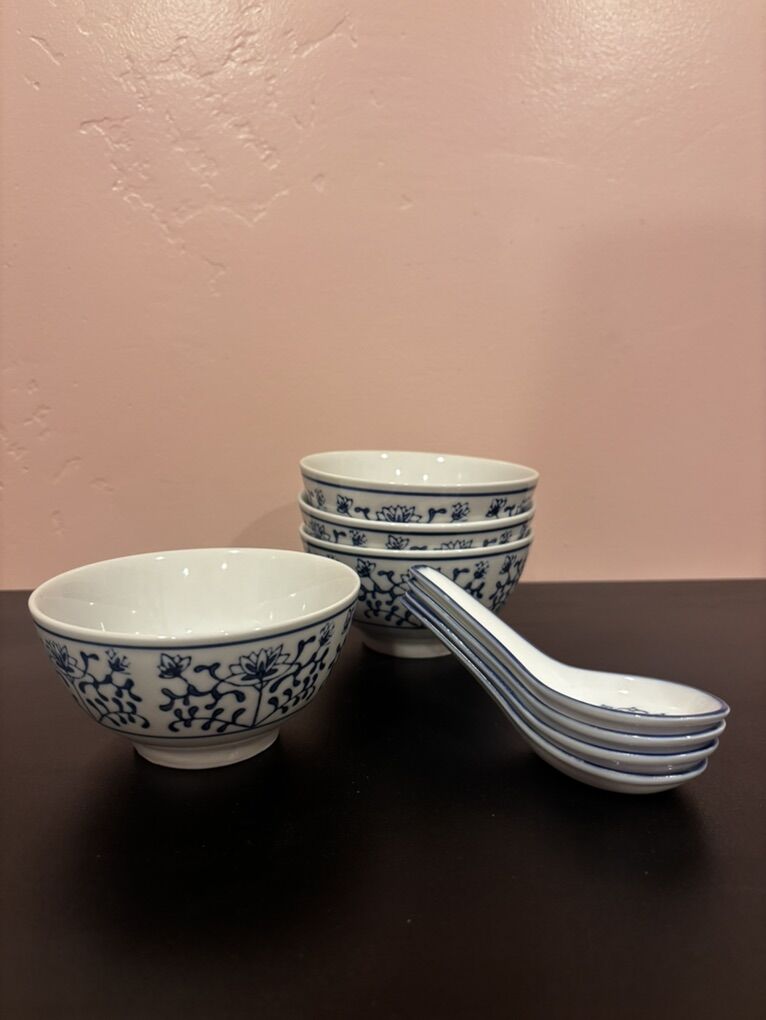 Vintage Chinese Rice Bowls With Spoons