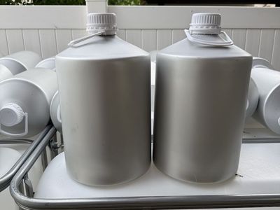 3 gallons containers